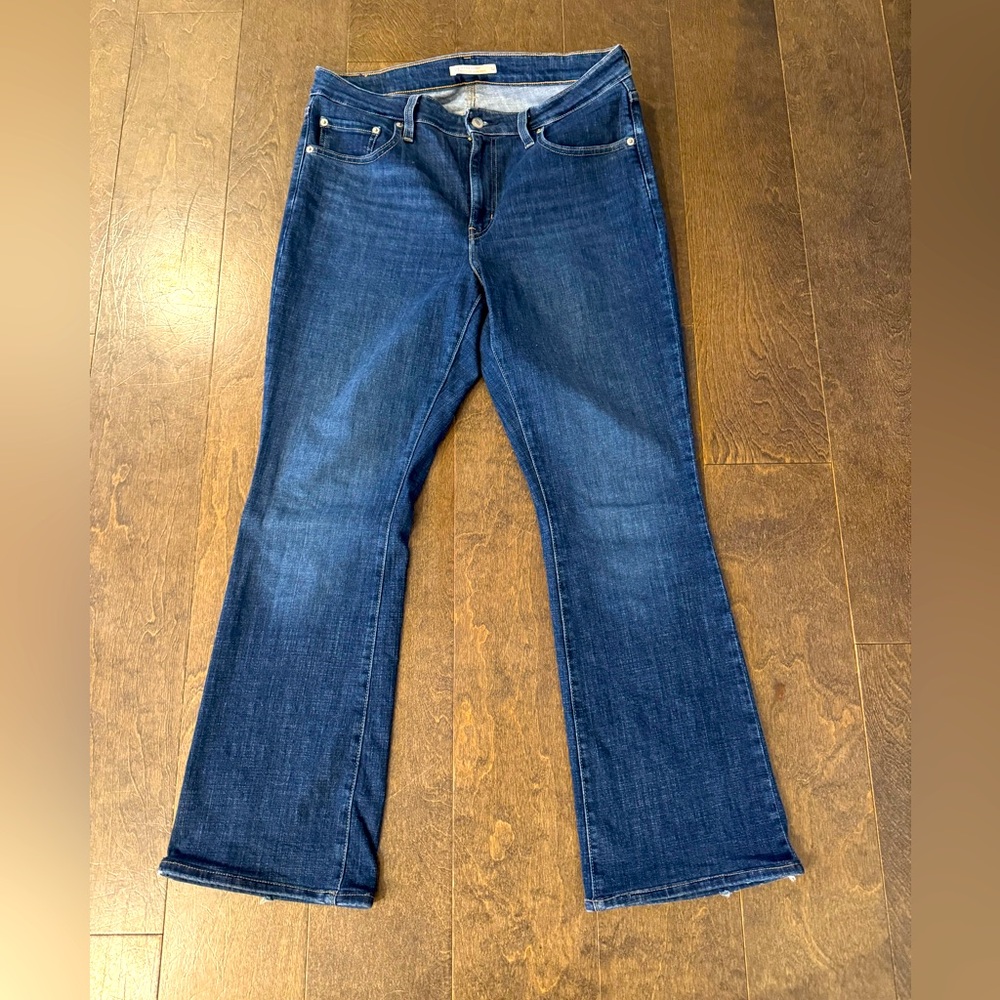 Levi’s 725 Highrise Bootcut